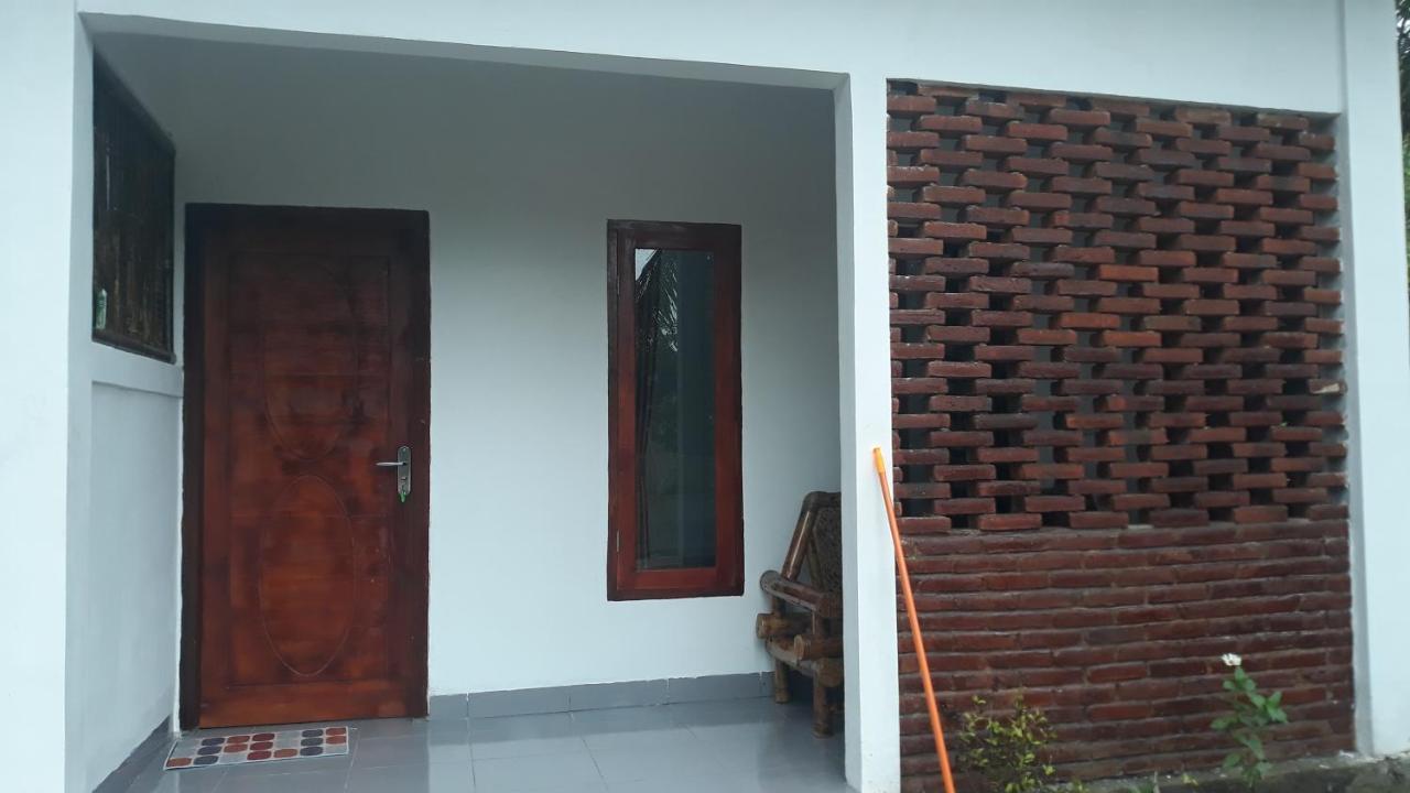 Mandalika Homestay Kuta  Room photo